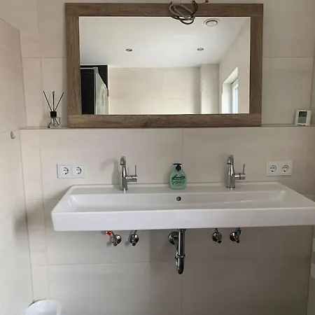 Nyaraló Haus Mit 5 Schlafzimmer 2 Bade 1 Wohnzimmer 3 Park