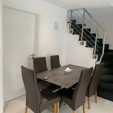 Nyaraló Haus Mit 5 Schlafzimmer 2 Bade 1 Wohnzimmer 3 Park *