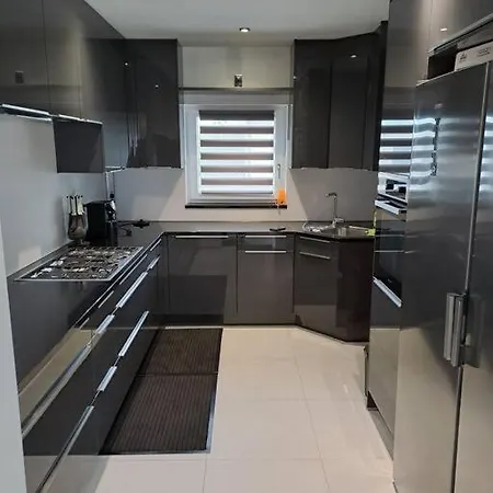 Haus Mit 5 Schlafzimmer 2 Bade 1 Wohnzimmer 3 Park Nyaraló