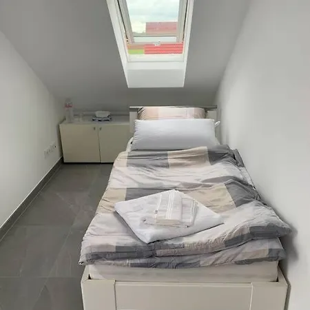 Haus Mit 5 Schlafzimmer 2 Bade 1 Wohnzimmer 3 Park Nyaraló