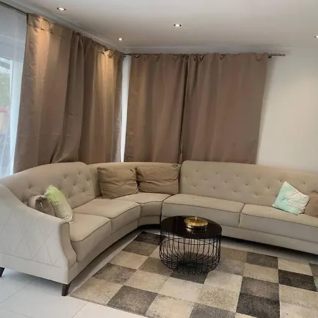 Haus Mit 5 Schlafzimmer 2 Bade 1 Wohnzimmer 3 Park Nyaraló Landsham