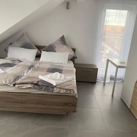 Nyaraló Haus Mit 5 Schlafzimmer 2 Bade 1 Wohnzimmer 3 Park Landsham