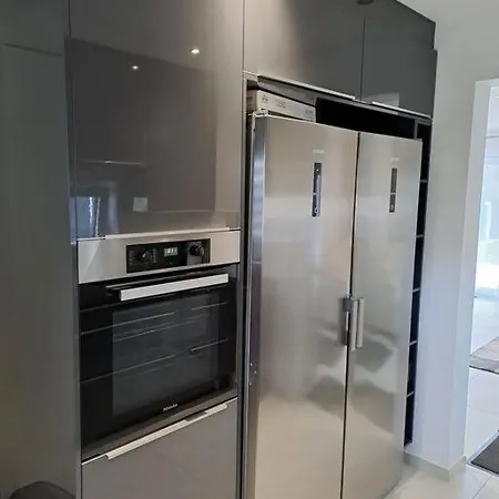 Nyaraló Haus Mit 5 Schlafzimmer 2 Bade 1 Wohnzimmer 3 Park Landsham