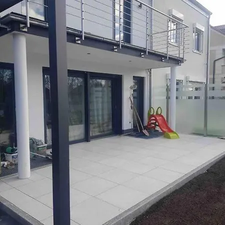 Haus Mit 5 Schlafzimmer 2 Bade 1 Wohnzimmer 3 Park Nyaraló *