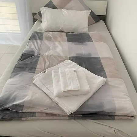 Haus Mit 5 Schlafzimmer 2 Bade 1 Wohnzimmer 3 Park Nyaraló *