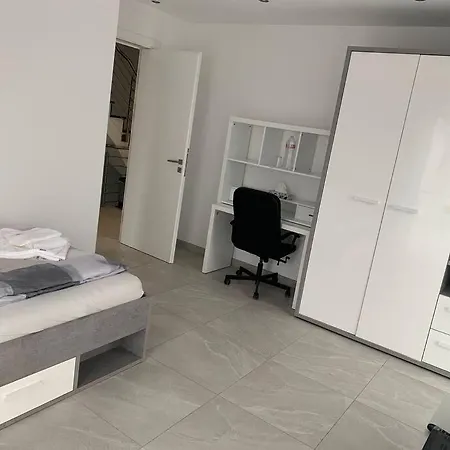 Haus Mit 5 Schlafzimmer 2 Bade 1 Wohnzimmer 3 Park Nyaraló